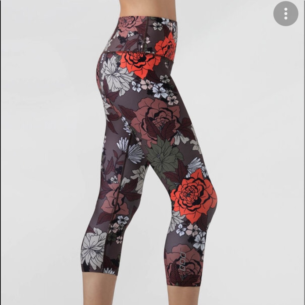 Lorna Jane Hyper Botanicals 7/8 floral womens leggings.